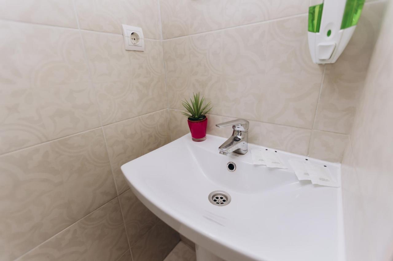 איוונו-פרנקיבסק Нові Apartments Біля Жд Вокзалу מראה חיצוני תמונה